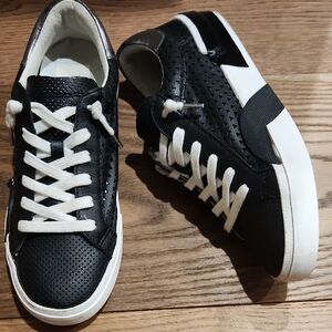 Stylish Black and White Women's Sneakers